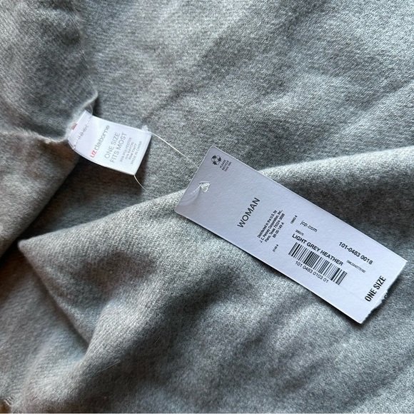 Liz Claiborne Gray Fringe Scarf - NWT - 73” long, 28” wide - Picture 5 of 5